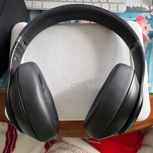 Apple - Beats Studio Pro - 2023 Gen